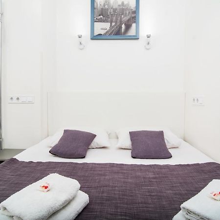 Smart Hotel Rooms Near Metro 24/7 Kiev Exteriör bild