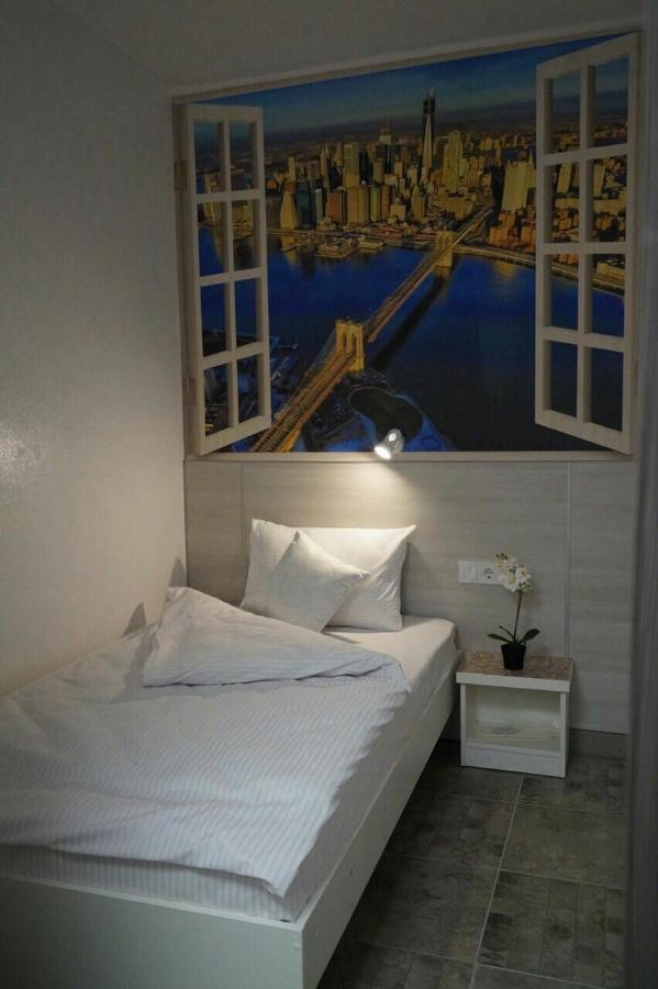 Smart Hotel Rooms Near Metro 24/7 Kiev Exteriör bild